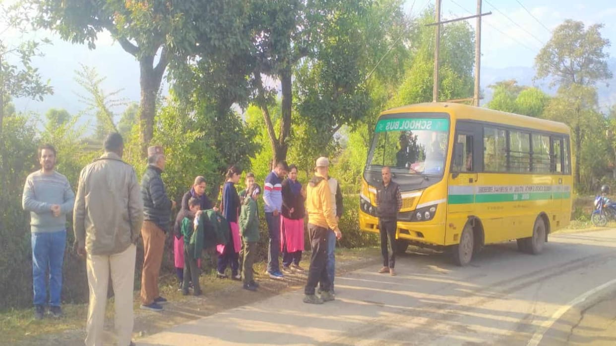 Jeep hits school bus in chamba, 27 school children narrowly escape; driver absconding