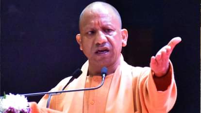 गोरखपुर में सीएम योगी।