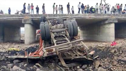 Damoh News: Woman riding a bike died after falling from a bridge after being hit by a truck,