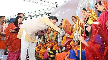 मातृशक्ति को सलाम: स्टॉल में महिलाओं के सृजन देख रह जाएंगे दंग, तस्वीरों में देखें ईजा-बैंणी महोत्सव की झलक amazed to see the creations of women in the stalls organized in Eja-Baini Mahotsav haldwani