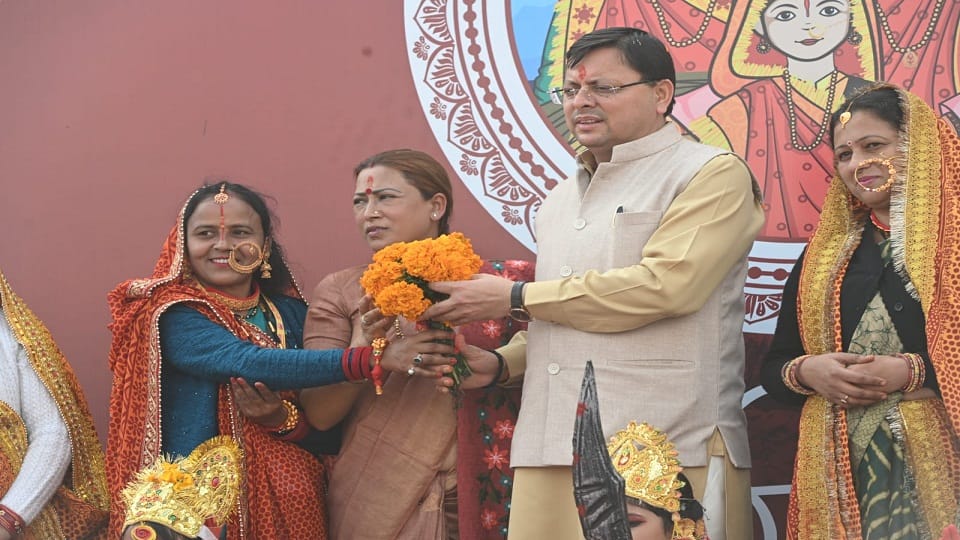 amazed to see the creations of women in the stalls organized in Eja-Baini Mahotsav haldwani