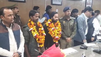 lakhimpur kheri officers welcomes worker Manjeet Rescued from Silkyara Tunnel