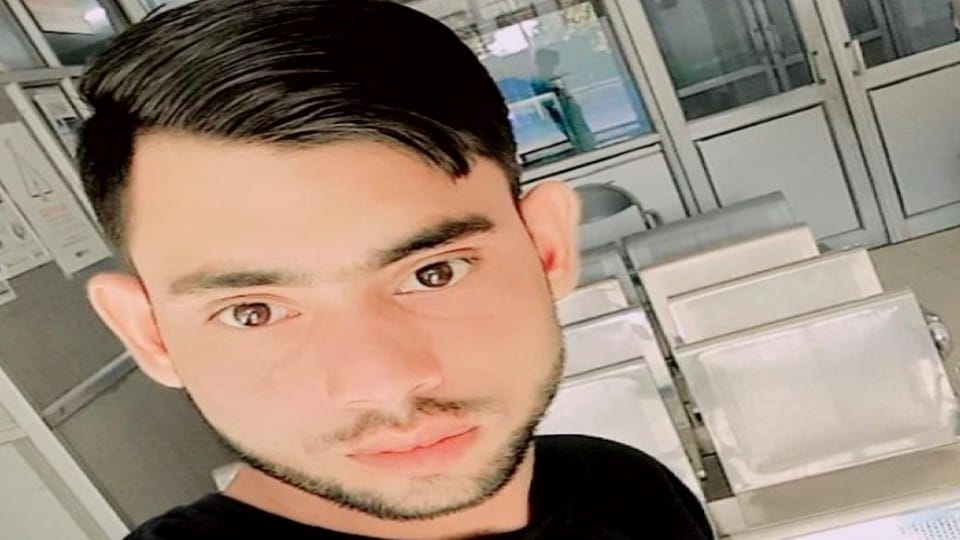 young man dies after being hit by train in Bareilly