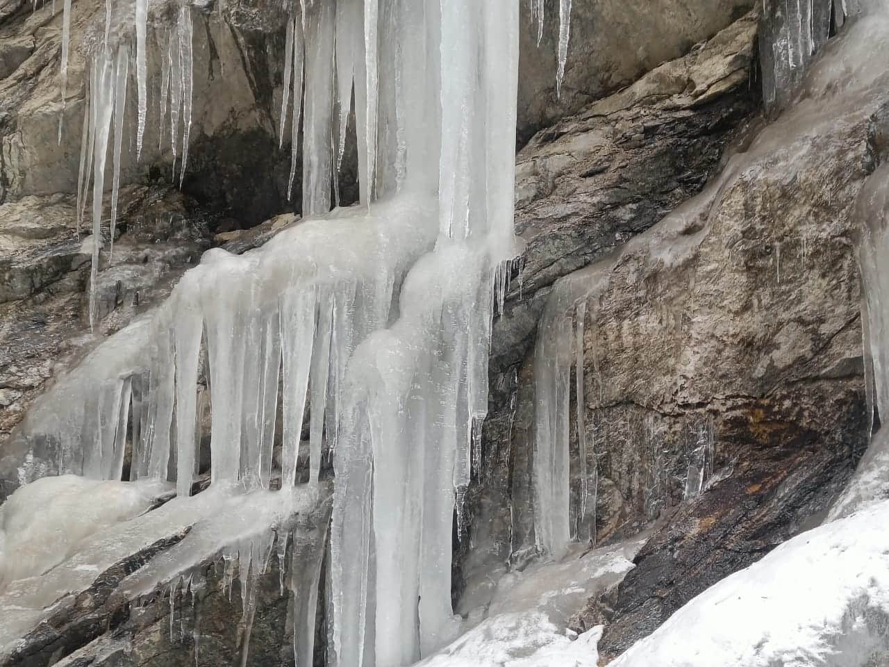 Uttarakhand Weather New Year 2024 Rivers Frozen in Niti Valley Tourist Crowd to See