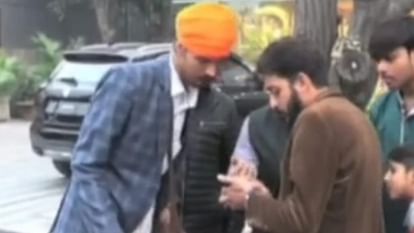 Sikh family gone to Pakistan robbed by culprits dressed in police uniform in Lahore