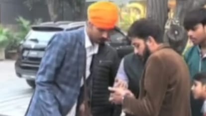 Punjab:भारतीय जत्थे के साथ पाकिस्तान गए सिख परिवार के साथ लाहौर में लूट, पुलिस वर्दी पहन कर आए थे आरोपी – Sikh Family Gone To Pakistan Robbed By Culprits Dressed In Police Uniform In Lahore