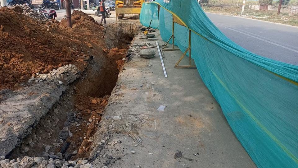 Moradabad: Fighting between two departments...digging sewer line stalled, now dispute has reached DM