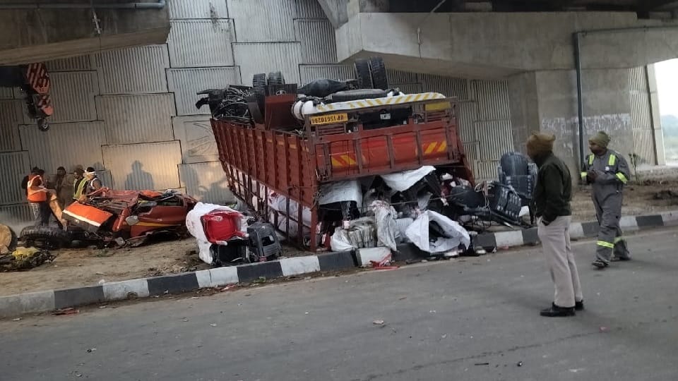 Uncontrollable truck collides with divider in Shivrajpur and falls off highway one died