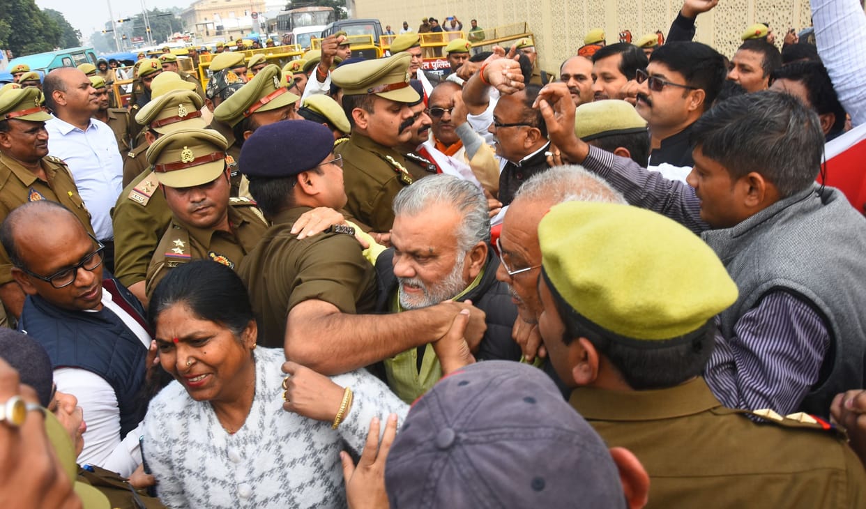 UP: The issue of teachers' rights echoed from the streets to the vidhan sabha