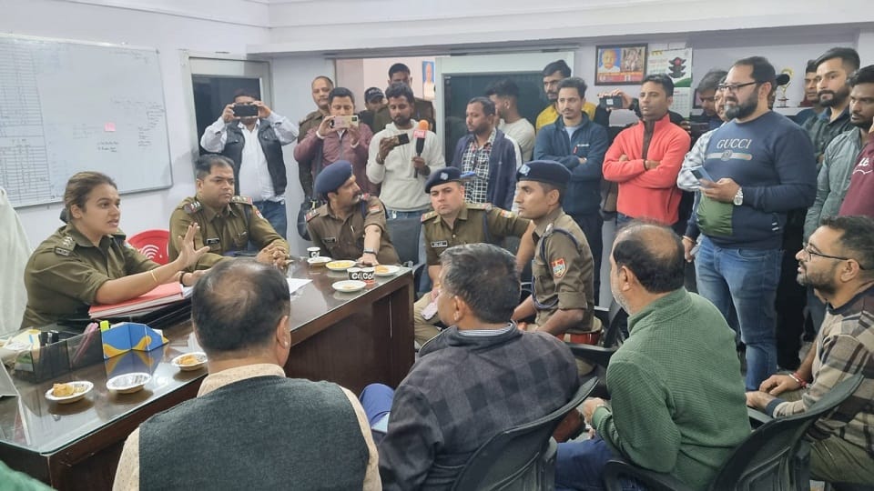 Traders accused Inspector of misbehavior in rudrapur