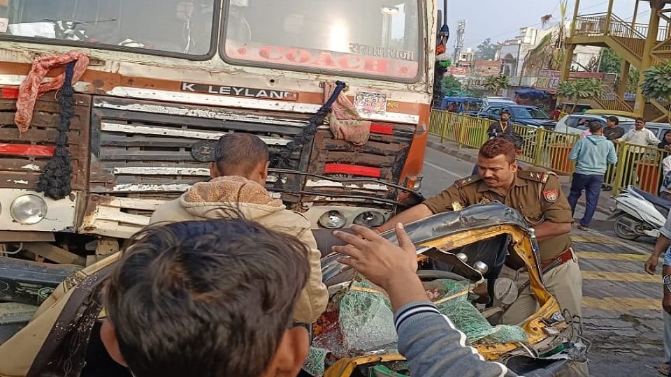 Agra Road Accident News: Auto Crushed At Gurudwara Guru's Pond, Five People Died