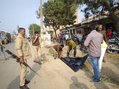 Azamgarh Accident: A woman who fell from her bike died after being hit by a truck