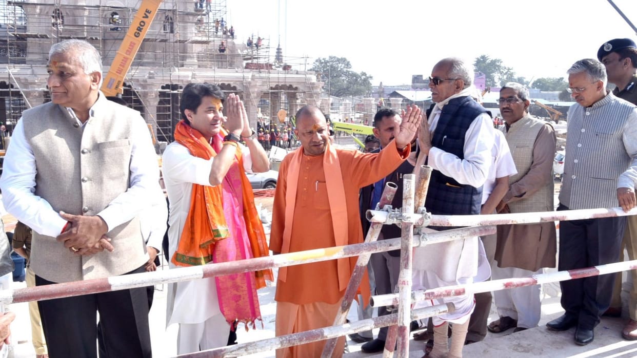 CM Yogi Adityanath, Union Ministers Jyotiraditya Scindia and General VK Singh (Retd) offer prayers at the Ram