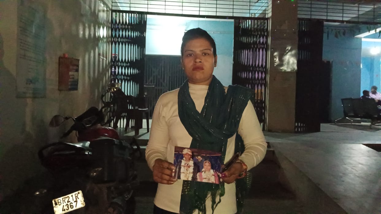 Bihar Police : husband wife issue after 10 years of marriage, wife came from delhi to search husband