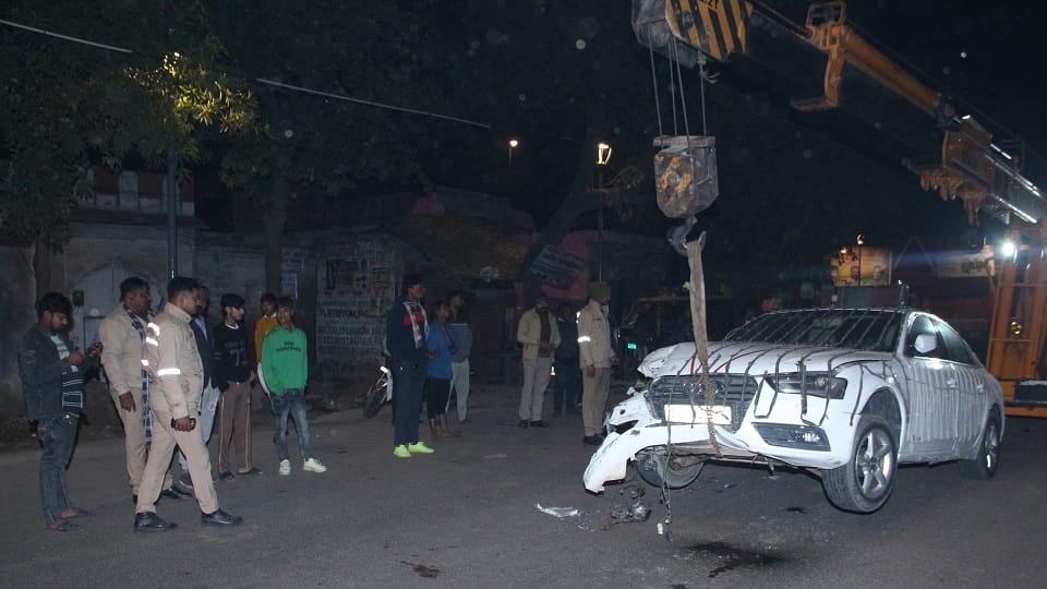Audi carrying bride collides in Tirri