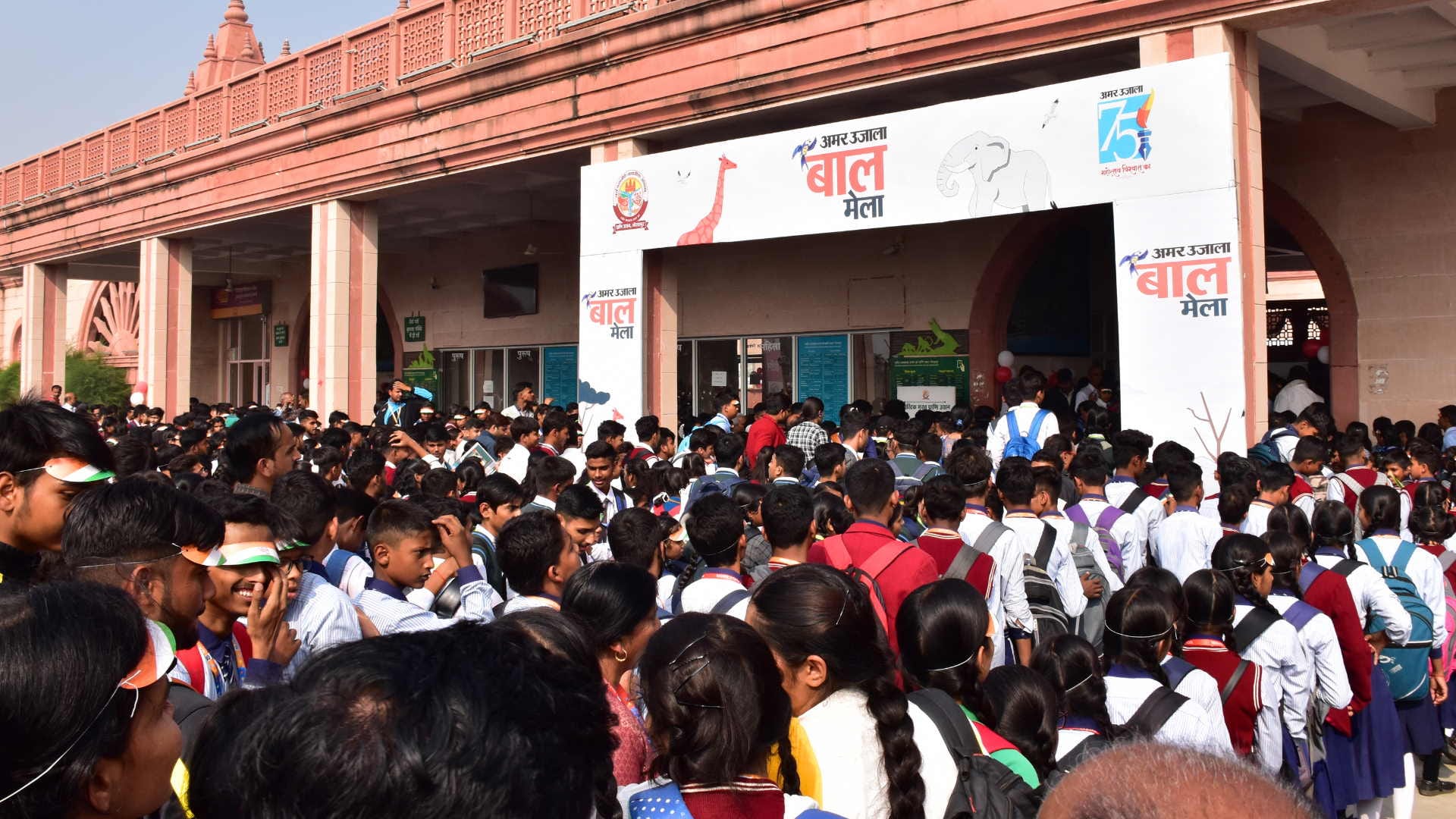 When children got stage in amar ujala children fair Gorakhpur zoo