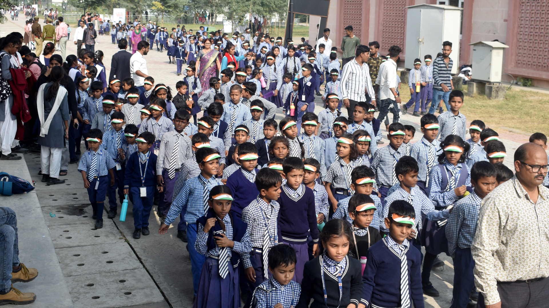 When children got stage in amar ujala children fair Gorakhpur zoo
