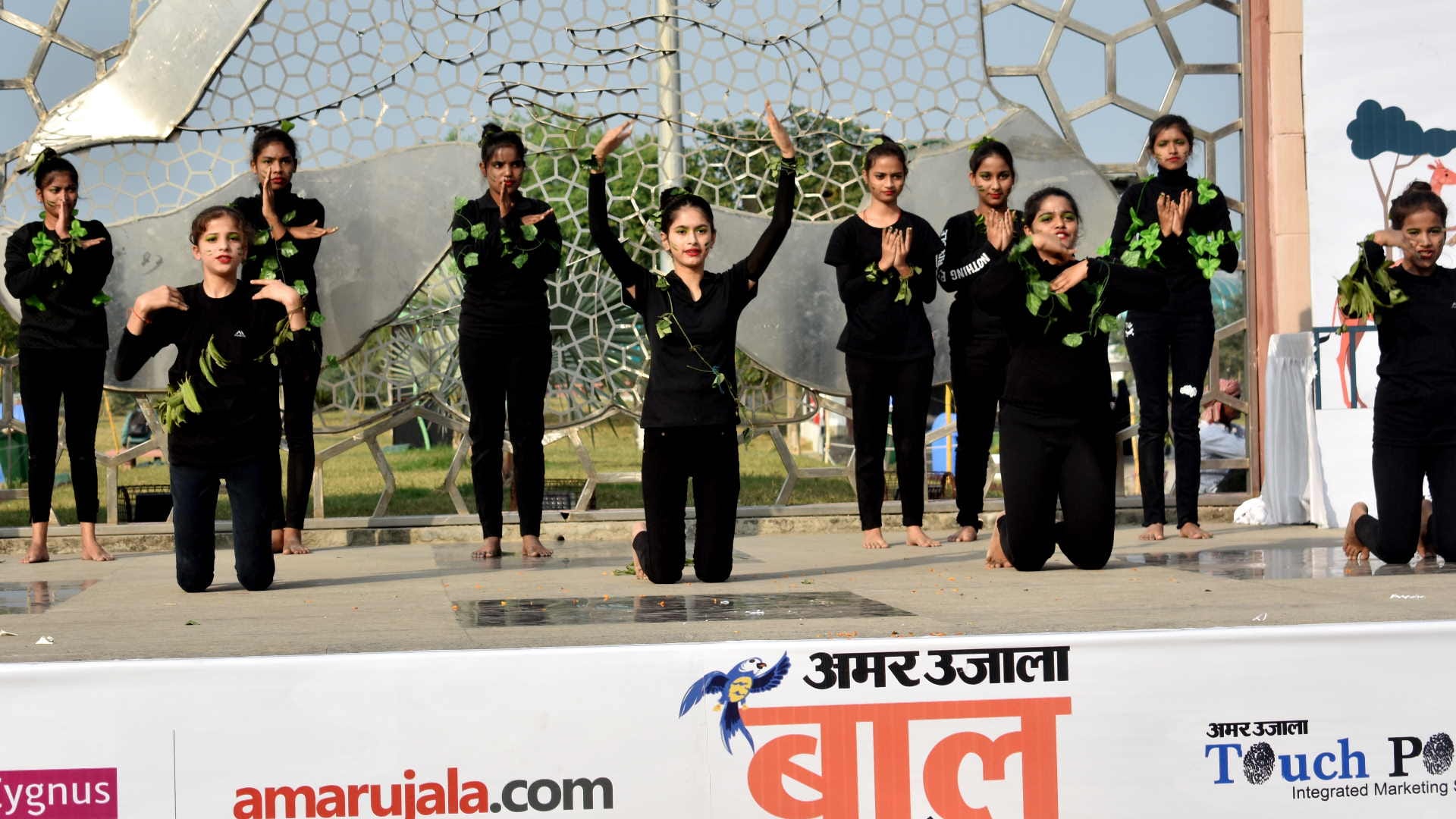 Amar Ujala Children Fair So many children reached Gorakhpur Zoo together