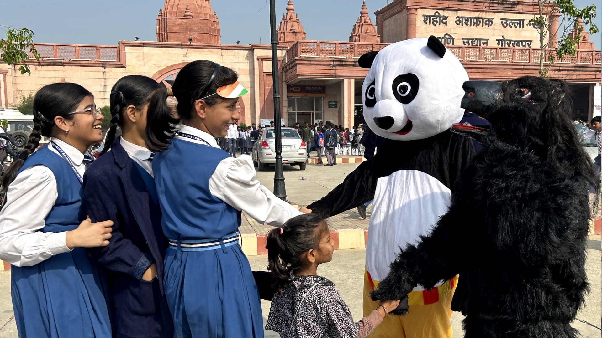 Amar Ujala Children Fair So many children reached Gorakhpur Zoo together