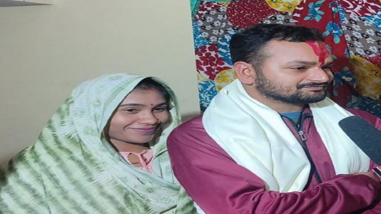 Uttarkashi Tunnel Accident: Akhilesh reached home and narrated his story, said - 'Inside we all used to play