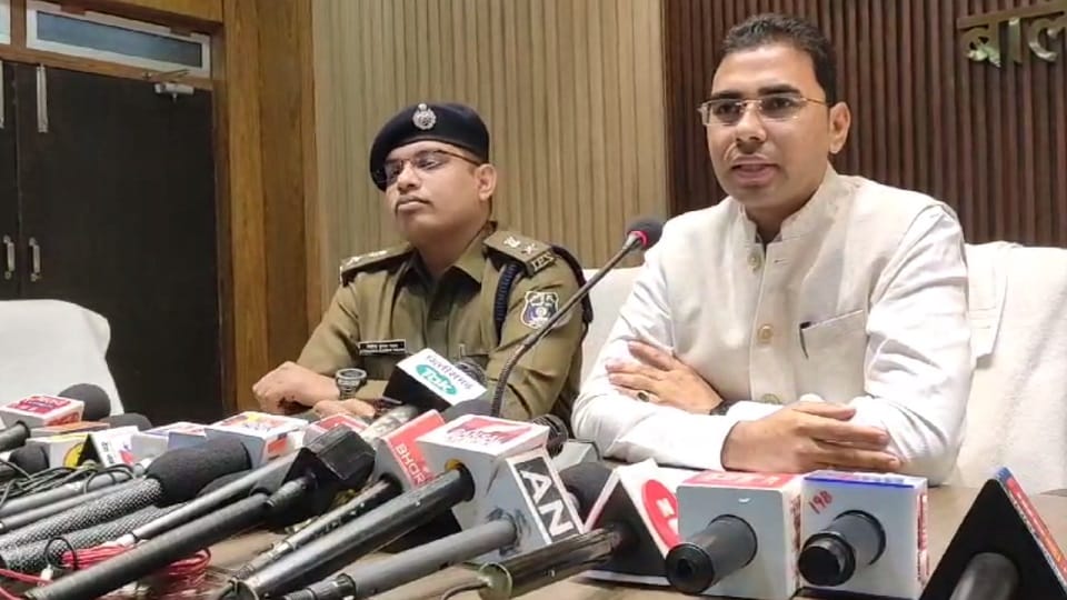 कलेक्टर कुलदीप शर्मा और पुलिस अधीक्षक