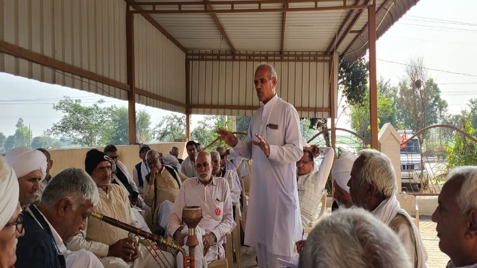 Panchayat of Athgama Khap in Rohtak, Said Agriculture Minister should apologize to farmers