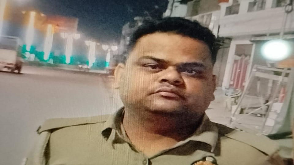 Constable dies wife and children injured in collision with unknown vehicle in Badaun