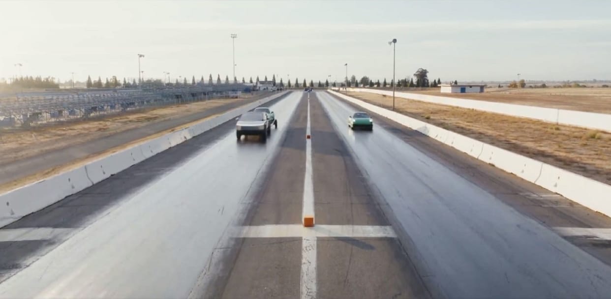 Tesla Cybertruck Speed Tesla Cybertruck beats Porsche 911 in a drag race