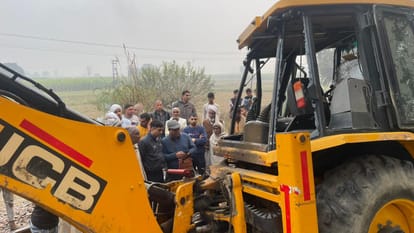 JCB collides with train: Emergency brake saved lives of four thousand passengers