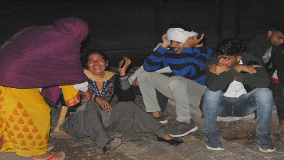 Agra Accident six death bloody cut of delhi highway child death mother became unconscious