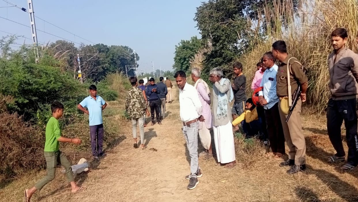 A young man who climbed the electric pole of railway died due to electric shock