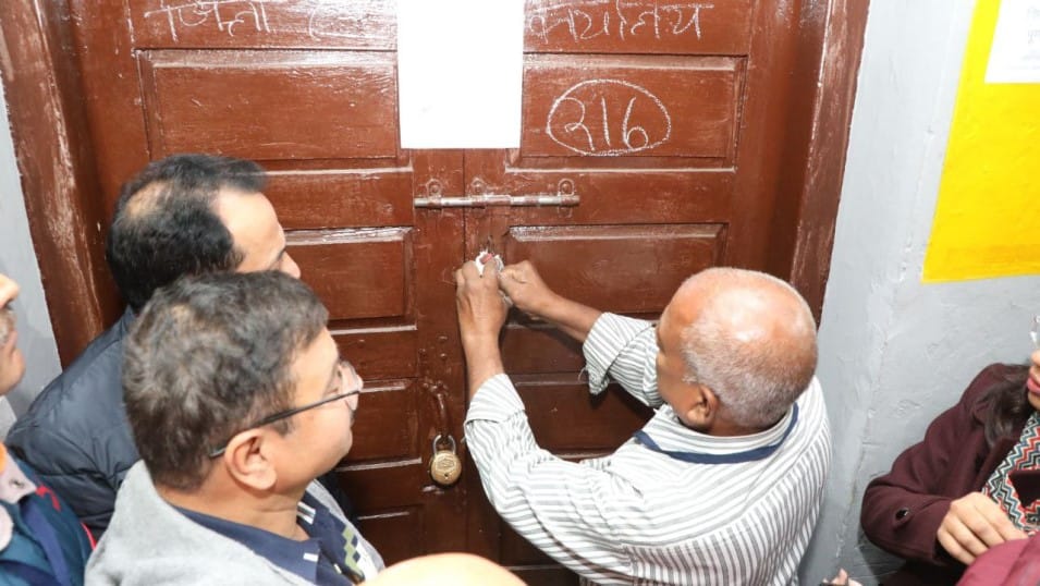 UP Board Exam: Surprise inspection of strong room is being done, officials are reaching the center even at mid