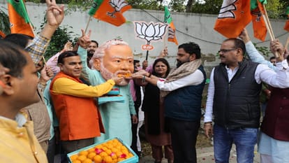 भाजपा ने मोदी का चेहरा आगे कर विधानसभा के साथ-साथ आगामी लोकसभा चुनाव में भी मोदी की लोकप्रियता की सफल प्री टेस्टिंग कर ली।