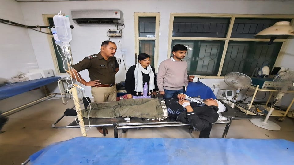 nainital road accident: Tempo travel fall off the road near Ghatgarh nainital