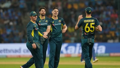 India beat Australia by six runs fifth T20 Shreyas Iyer Axar patel Arshdeep Singh Mukesh Kumar performance
