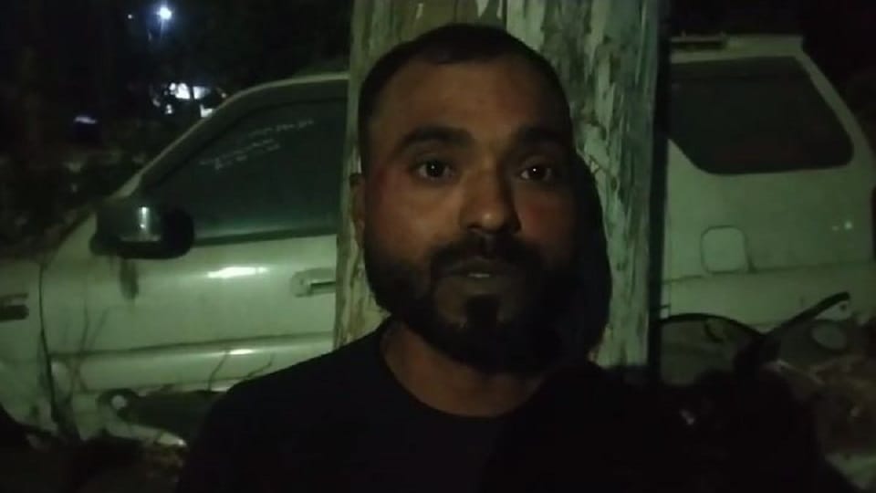 Car riders beat up e-rickshaw driver in Bareilly