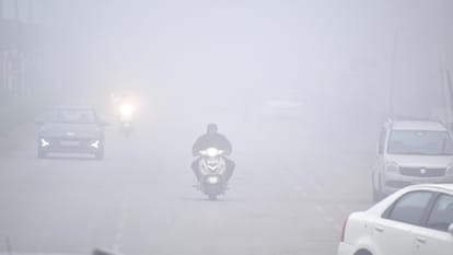 प्रयागराज में कोहरा।