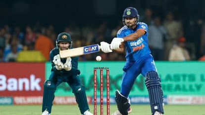 India beat Australia by six runs fifth T20 Shreyas Iyer Axar patel Arshdeep Singh Mukesh Kumar performance