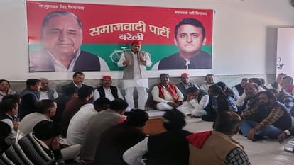 Former minister Bhagwat Saran Gangwar got angry in SP meeting