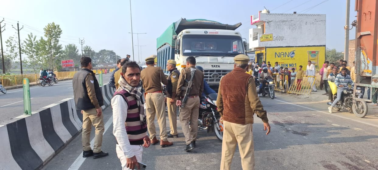 Shamli: Dumper filled with sand crushed two toll workers, one died