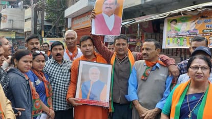 Workers celebrated BJP's victory in three states, distributed sweets