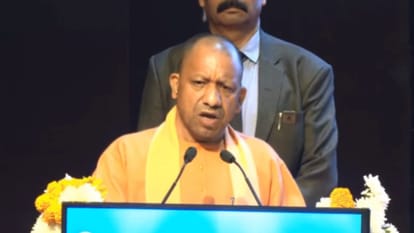 UP: सीएम योगी ने अर्पित की पुष्पांजलि, बोले- डॉ. आंबेडकर का पूरा जीवन लोकतंत्र की जीवंत पाठशाला है CM Yogi Adityanath paid tribute to Dr Bhimrao Ambedkar on his death anniversary.