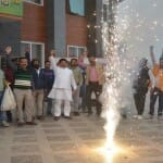 भाजपा जिला कार्यालय पर आतिशबाजी कर मनाया जश्न