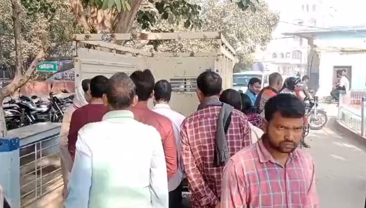 Bihar News Speeding bike collides with tree in Gopalganj, two killed; Four friends were returning from wedding