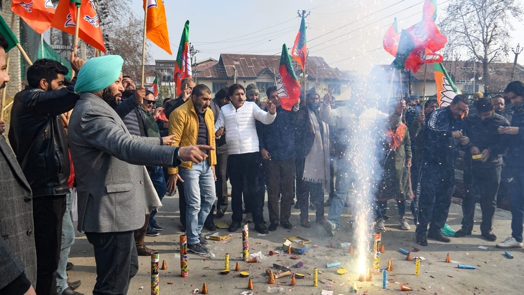 BJP leaders celebrates victory of assembly elections in srinagar and jammu