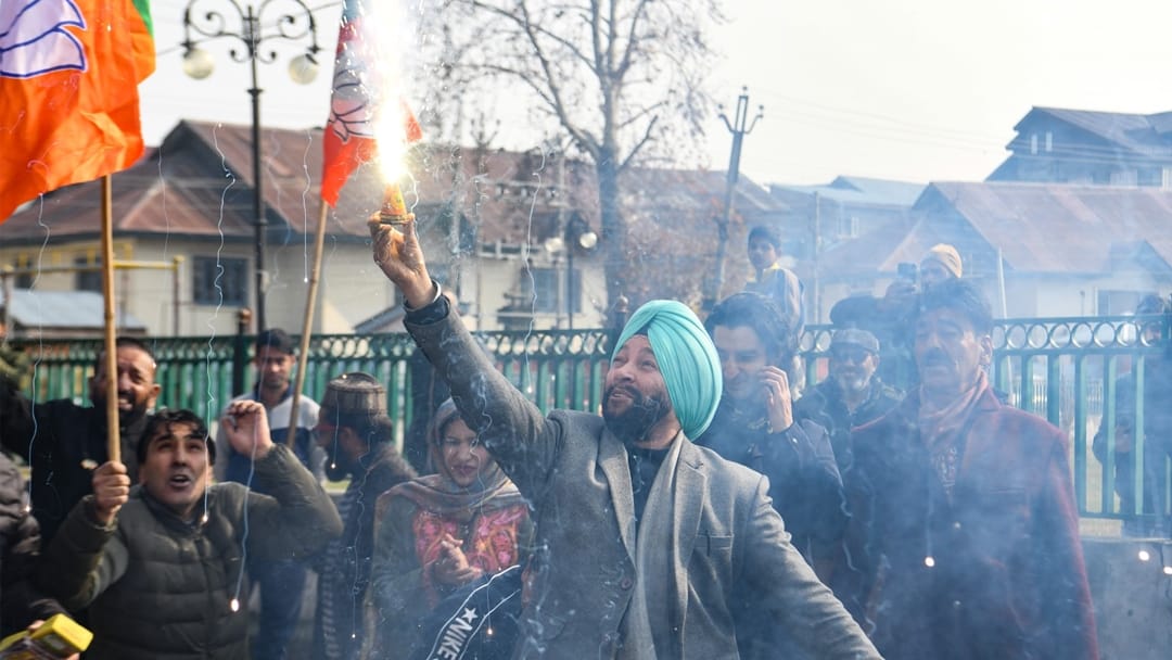 BJP leaders celebrates victory of assembly elections in srinagar and jammu