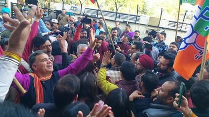 BJP leaders celebrates victory of assembly elections in srinagar and jammu