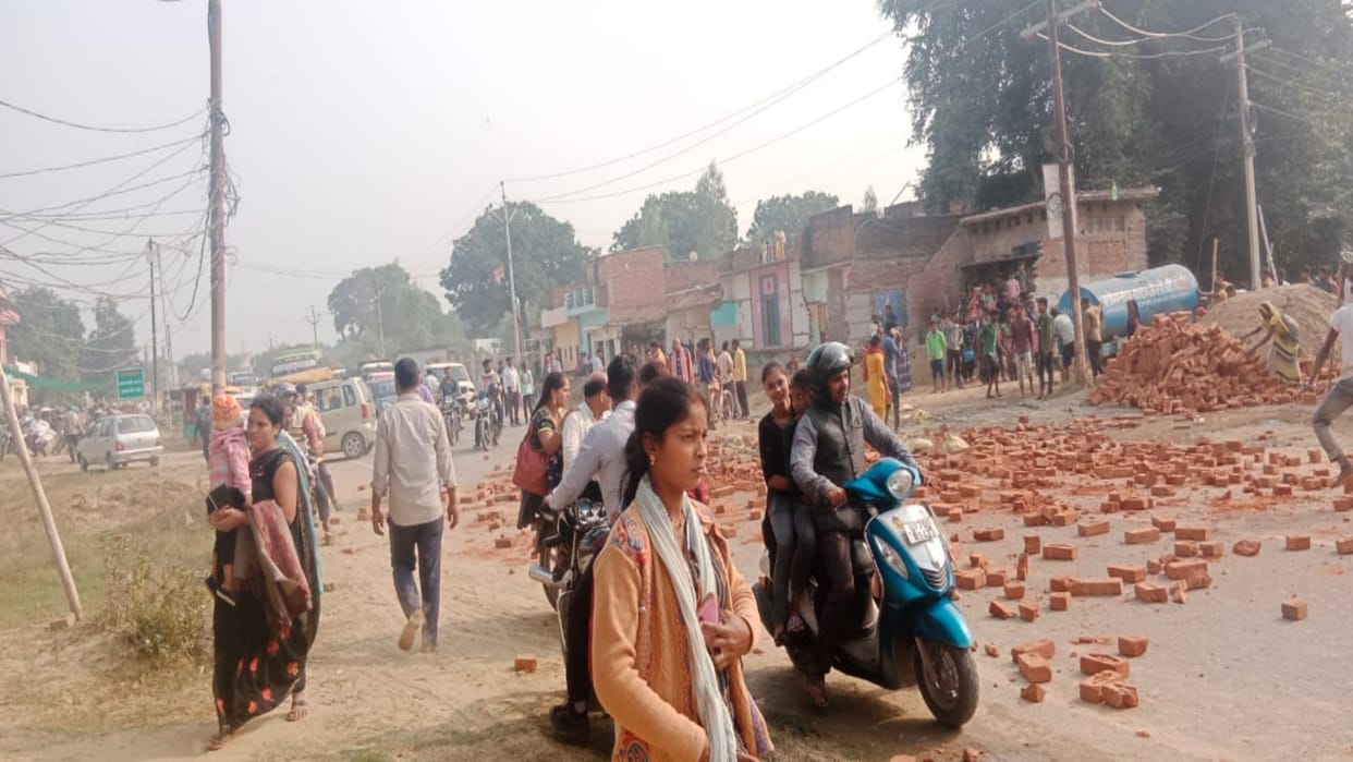 Stones pelted on revenue team that came for measurement, two detained