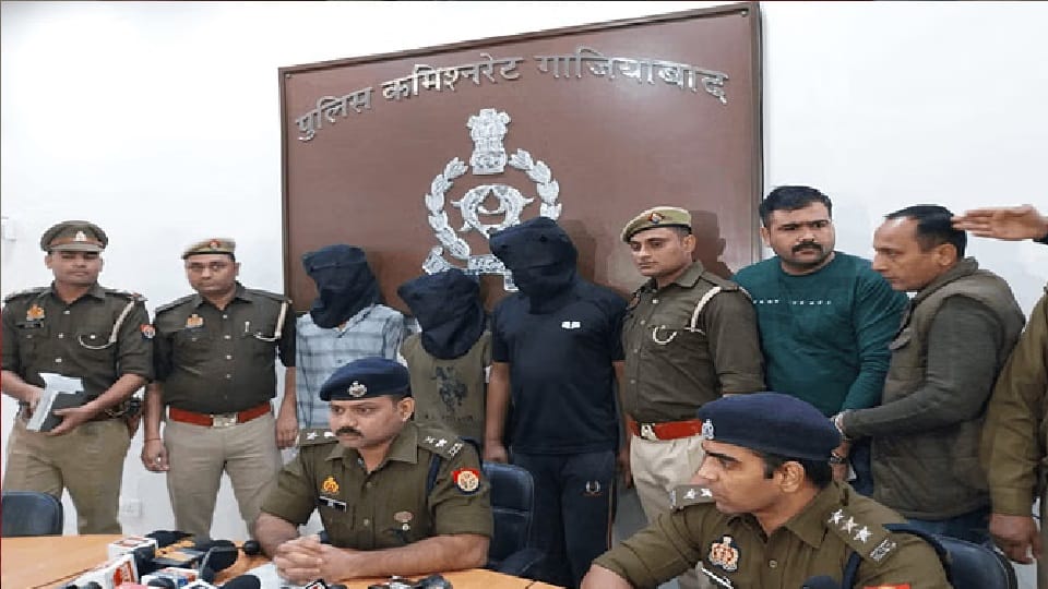 Delhi girl was misdeed after asking her religion in Ghaziabad