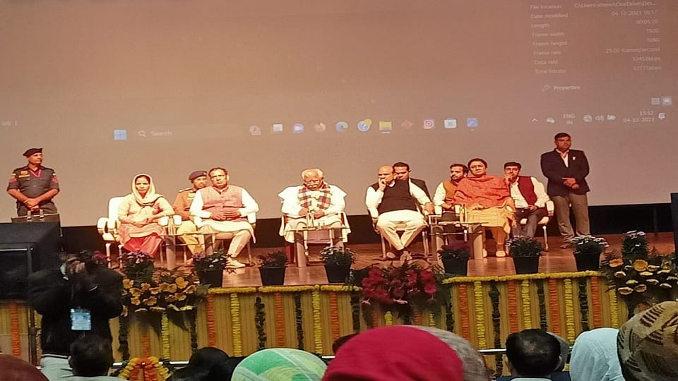 CM Manohar Lal reached Sonipat, Interacted with elderly pension beneficiaries at Deen Bandhu University